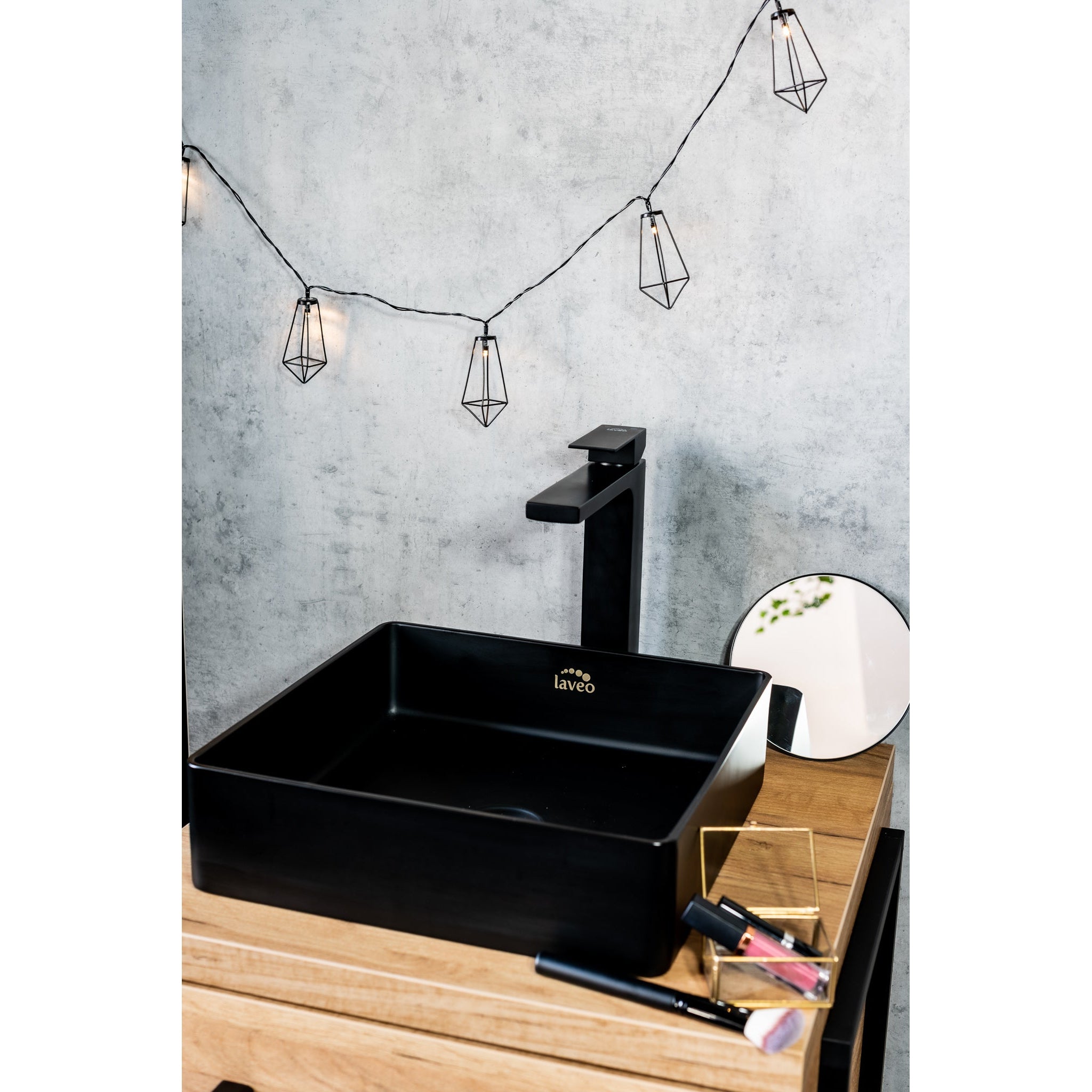 Bateria umywalkowa stojąca nablatowa Laveo Kvadrato