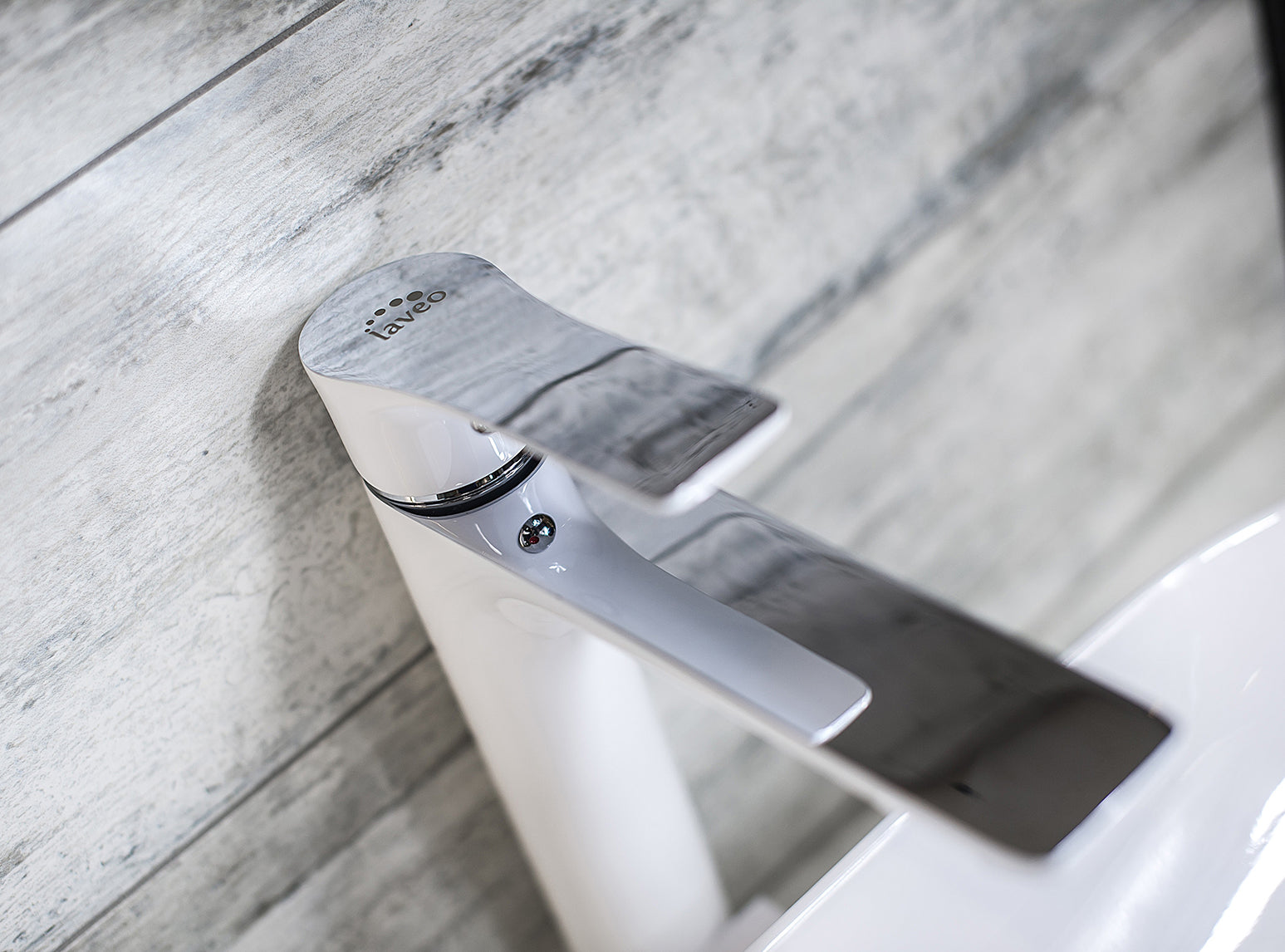 Bateria umywalkowa stojąca nablatowa Laveo Raila