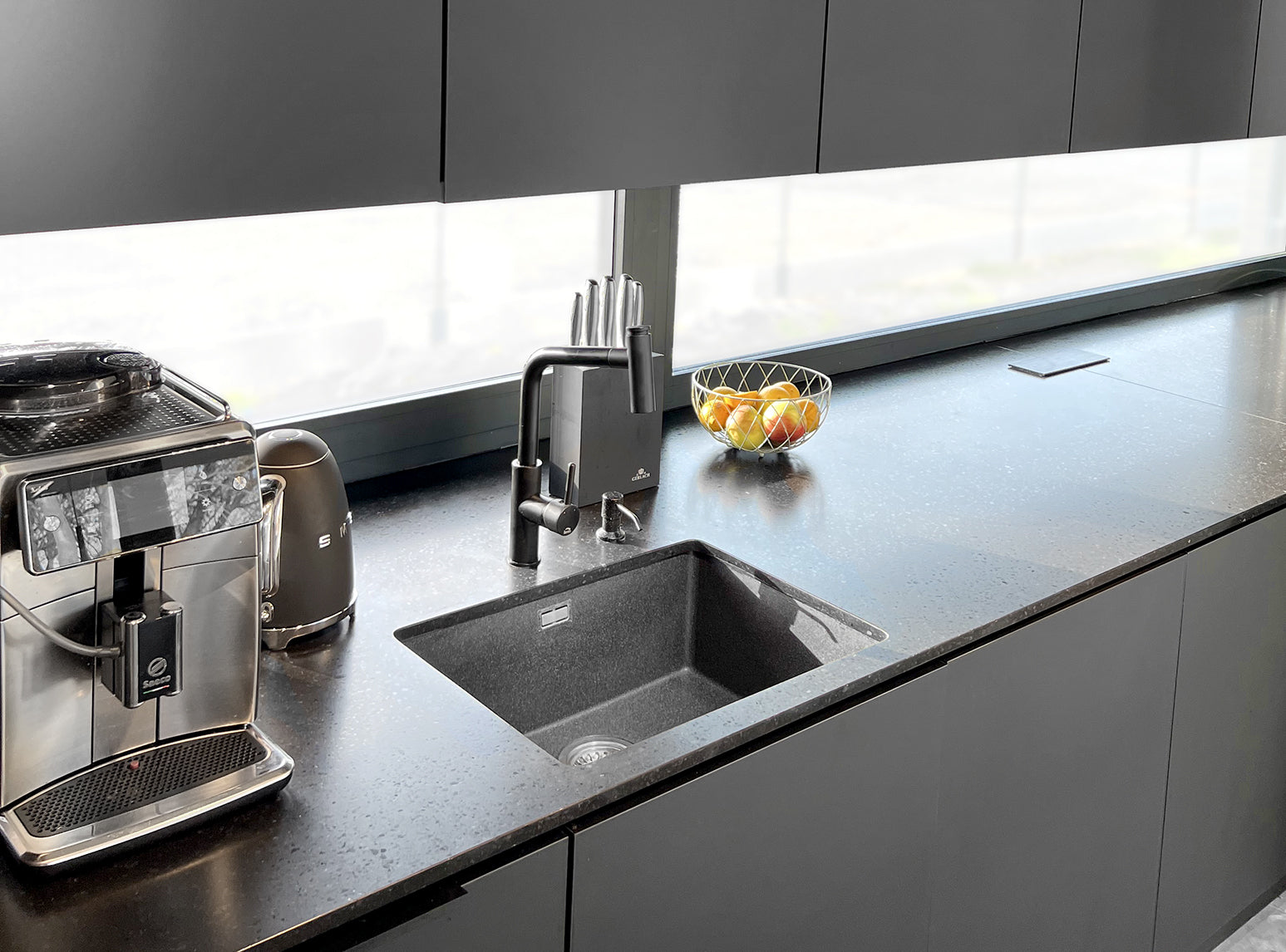 Bateria kuchenna z wyciąganą wylewką Laveo Toro